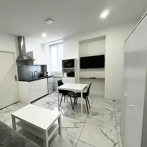 https://appartement-dans-le-8e-arrondissement-de-t2.hotels-rhonealpes.com